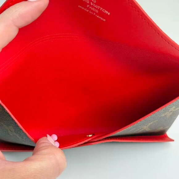 Louis Vuitton Monogram Canvas Wallet with Classic Design and Brown Color Scheme - Picture 8 of 8